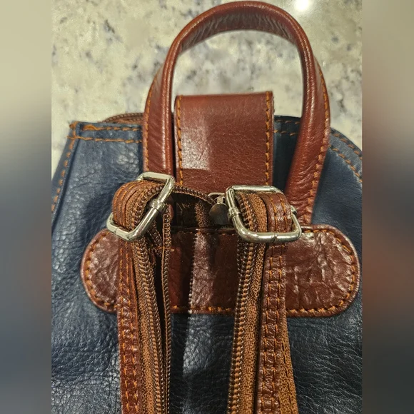 Ladies Small Vera Pelle Navy Blue Leather Backpack Shoulder Bag - Picture 6 of 13